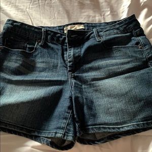 F21 stretchy blue jean shorts size 7